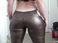 CrocoList presents: Latex body suit cant contain this booty
