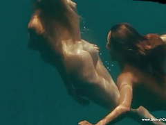 CrocoList presents: Kelly brook & jessica szohr nude & sexy - piranha - hd