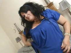 CrocoList presents: British bbw milf