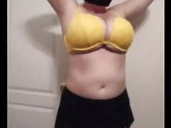 CrocoList presents: 36 g saggy tits bbw milf lateshay big yellow bra strip