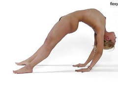 CrocoList presents: Asya bulka hot ass gymnast does spreads