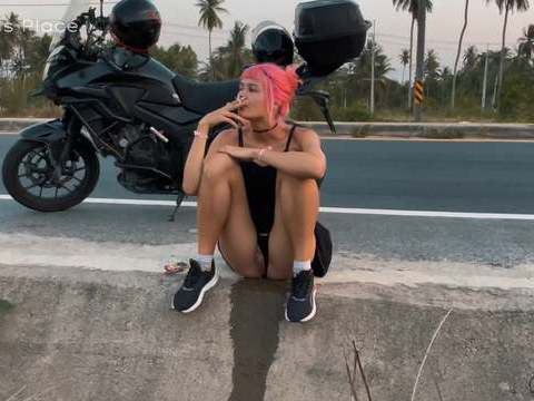 CrocoList presents: Motorbike girlfriend peeing on the roadside