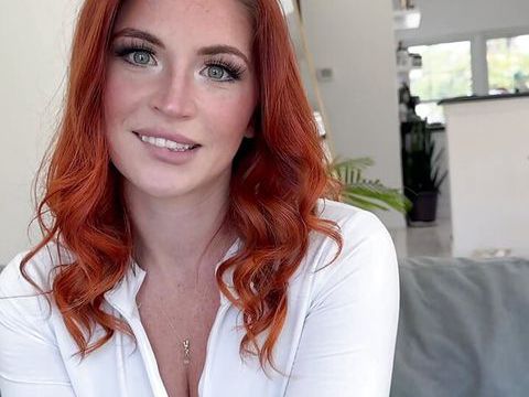 CrocoList presents: My roommates girlfriend helps me relax after work and gets a huge facial
