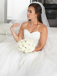 CrocoList presents: Bootylicious bride Kelsi Monroe screws a handsome officiant on her wedding day